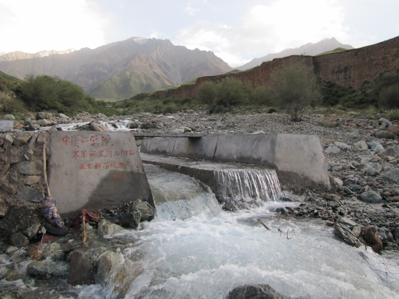 Runoff dataset in Hulugou outlet of Qilian station in the upstream of Heihe River (2011)